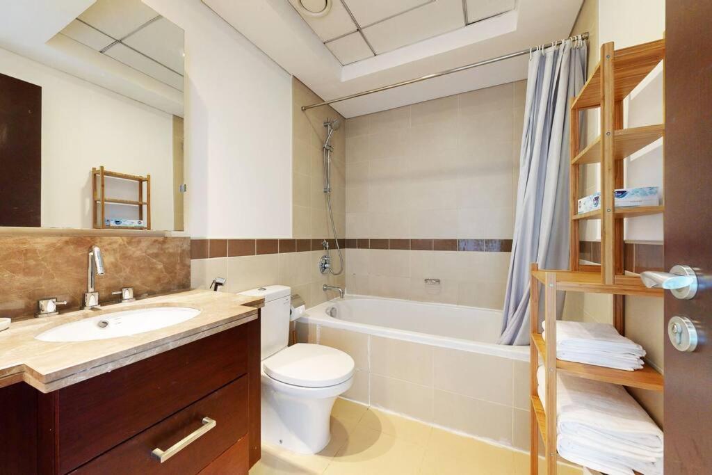 Studio In Best Part Of Downtown With Amazing Pool Dubai Esterno foto