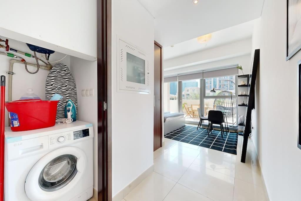 Studio In Best Part Of Downtown With Amazing Pool Dubai Esterno foto