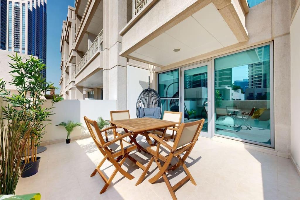 Studio In Best Part Of Downtown With Amazing Pool Dubai Esterno foto