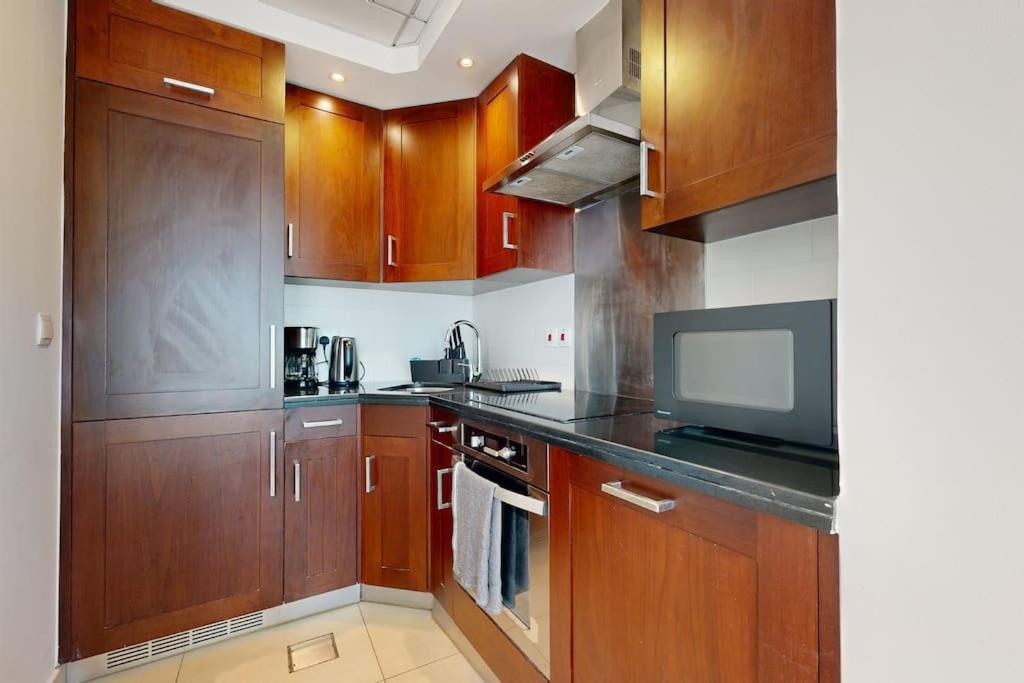 Studio In Best Part Of Downtown With Amazing Pool Dubai Esterno foto