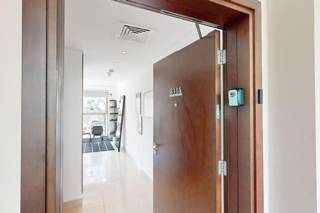 Studio In Best Part Of Downtown With Amazing Pool Dubai Esterno foto