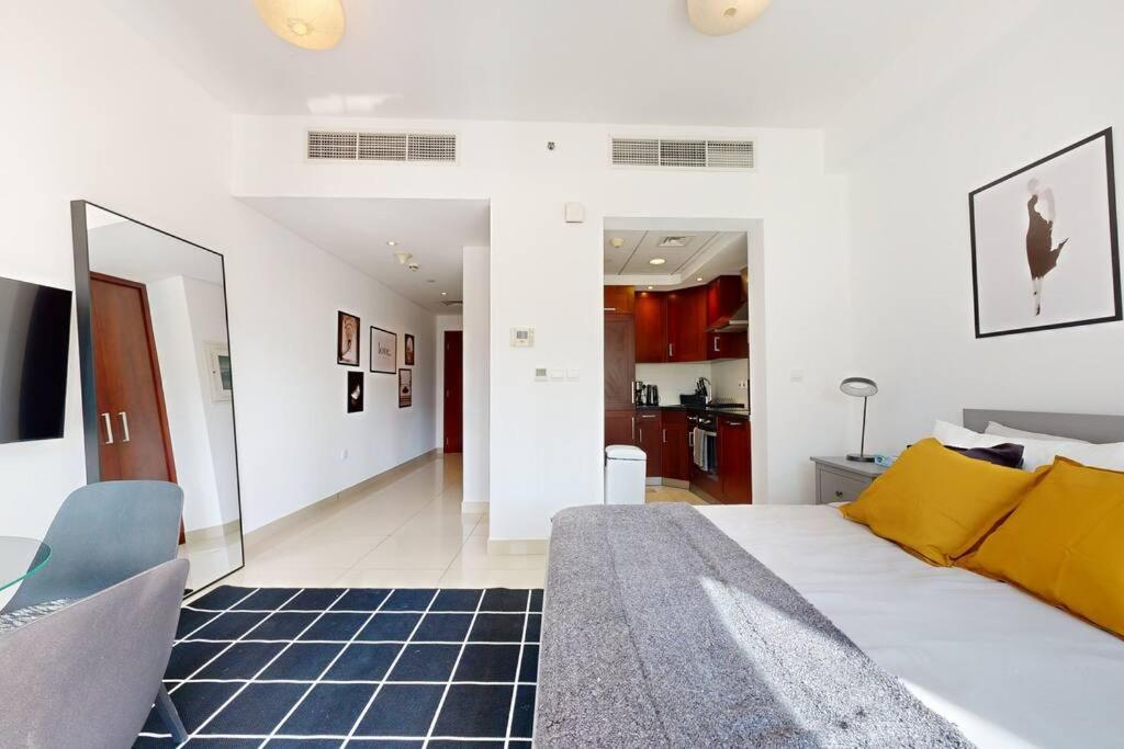Studio In Best Part Of Downtown With Amazing Pool Dubai Esterno foto